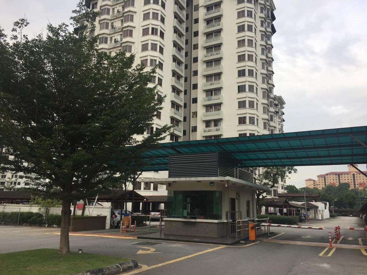 Cozy Kelana Jaya Semi-D Apt Near Mall, College & Hospital ペタリンジャヤ エクステリア 写真