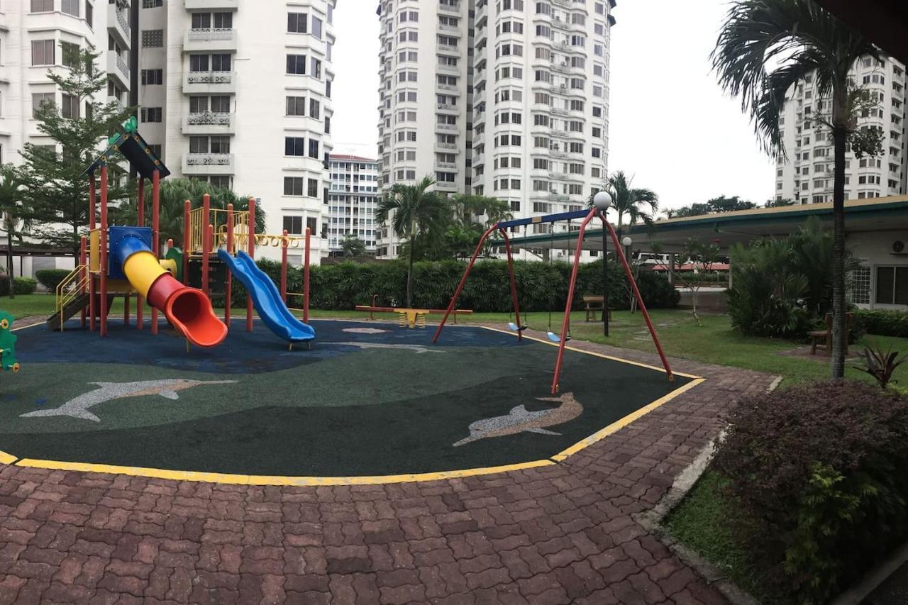 Cozy Kelana Jaya Semi-D Apt Near Mall, College & Hospital ペタリンジャヤ エクステリア 写真